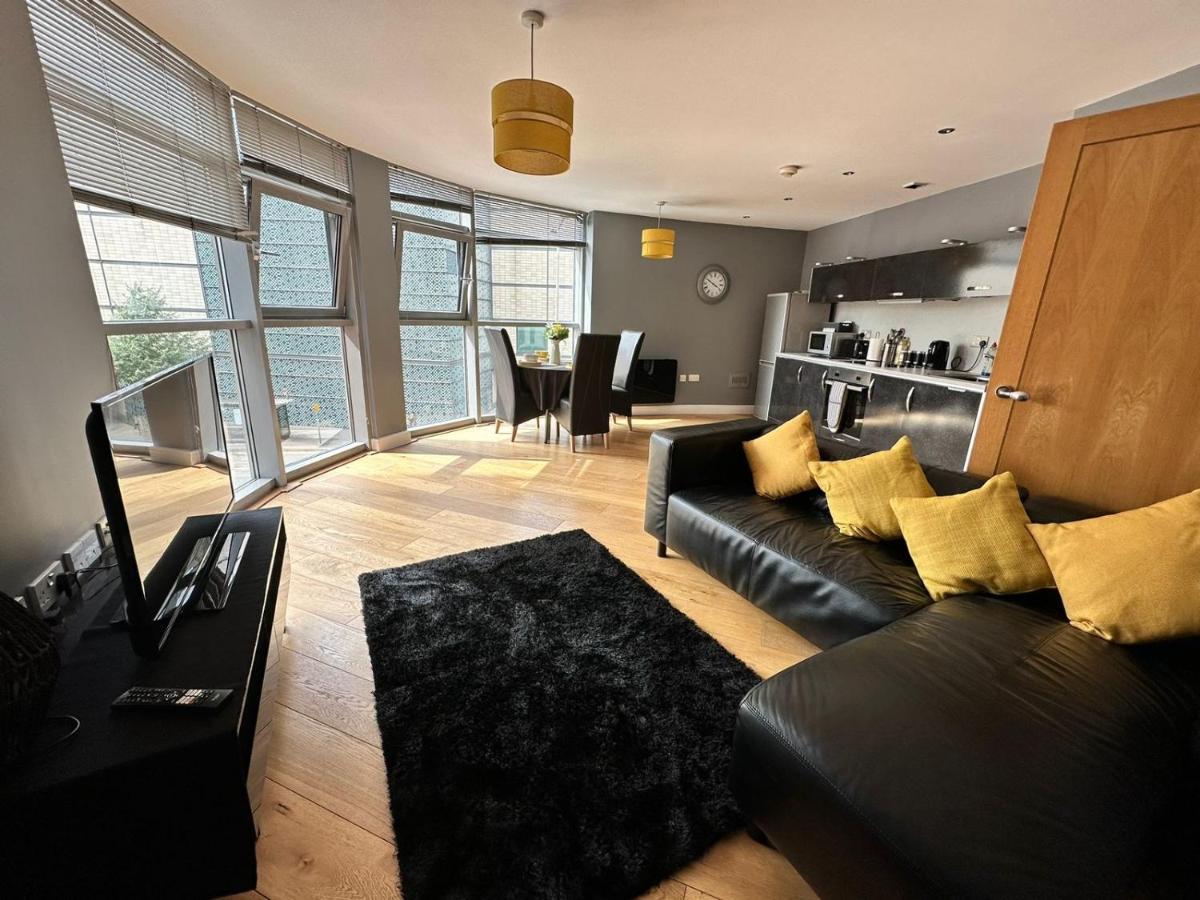Fantastic And Modern City Centre Flat With Free Parking! Кардиф Екстериор снимка