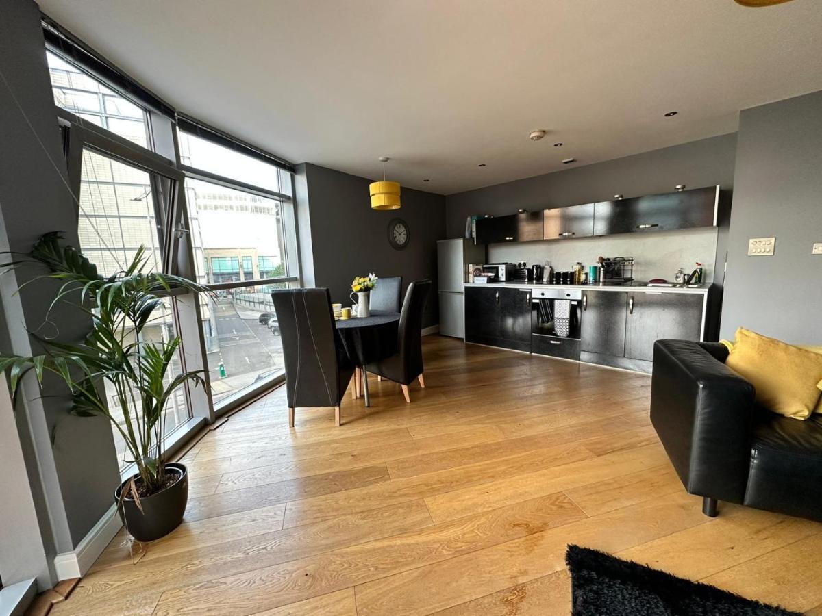 Fantastic And Modern City Centre Flat With Free Parking! Кардиф Екстериор снимка